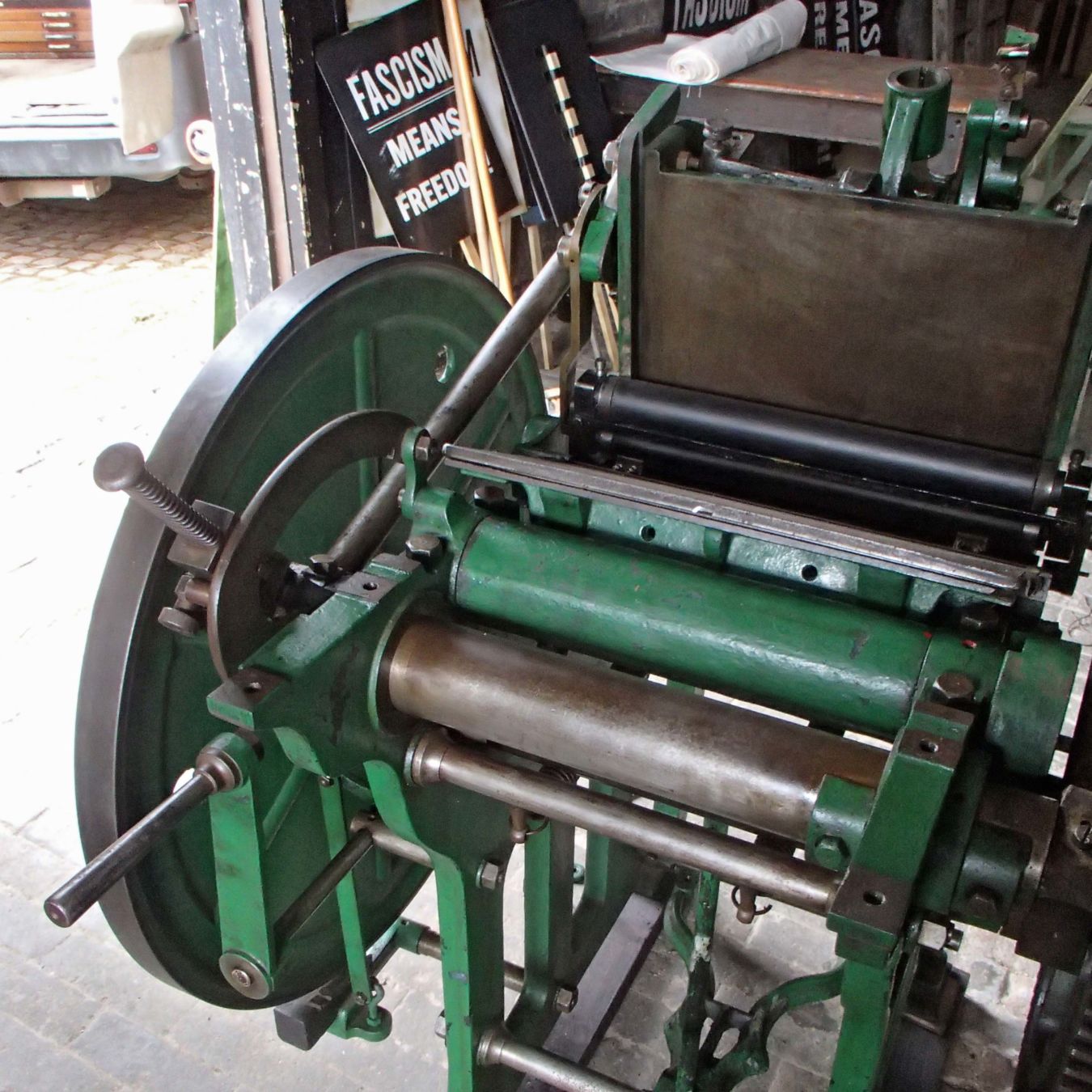 mitrageous-arab-press